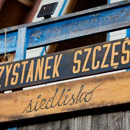 Siedlisko Przystanek Szczescie Apartmán *