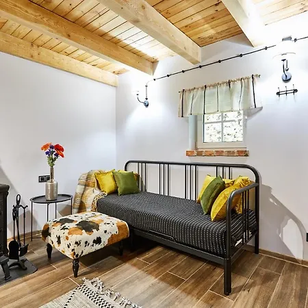 Siedlisko Przystanek Szczescie Piasutno