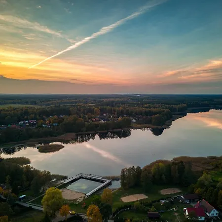 Siedlisko Przystanek Szczescie 公寓 Piasutno